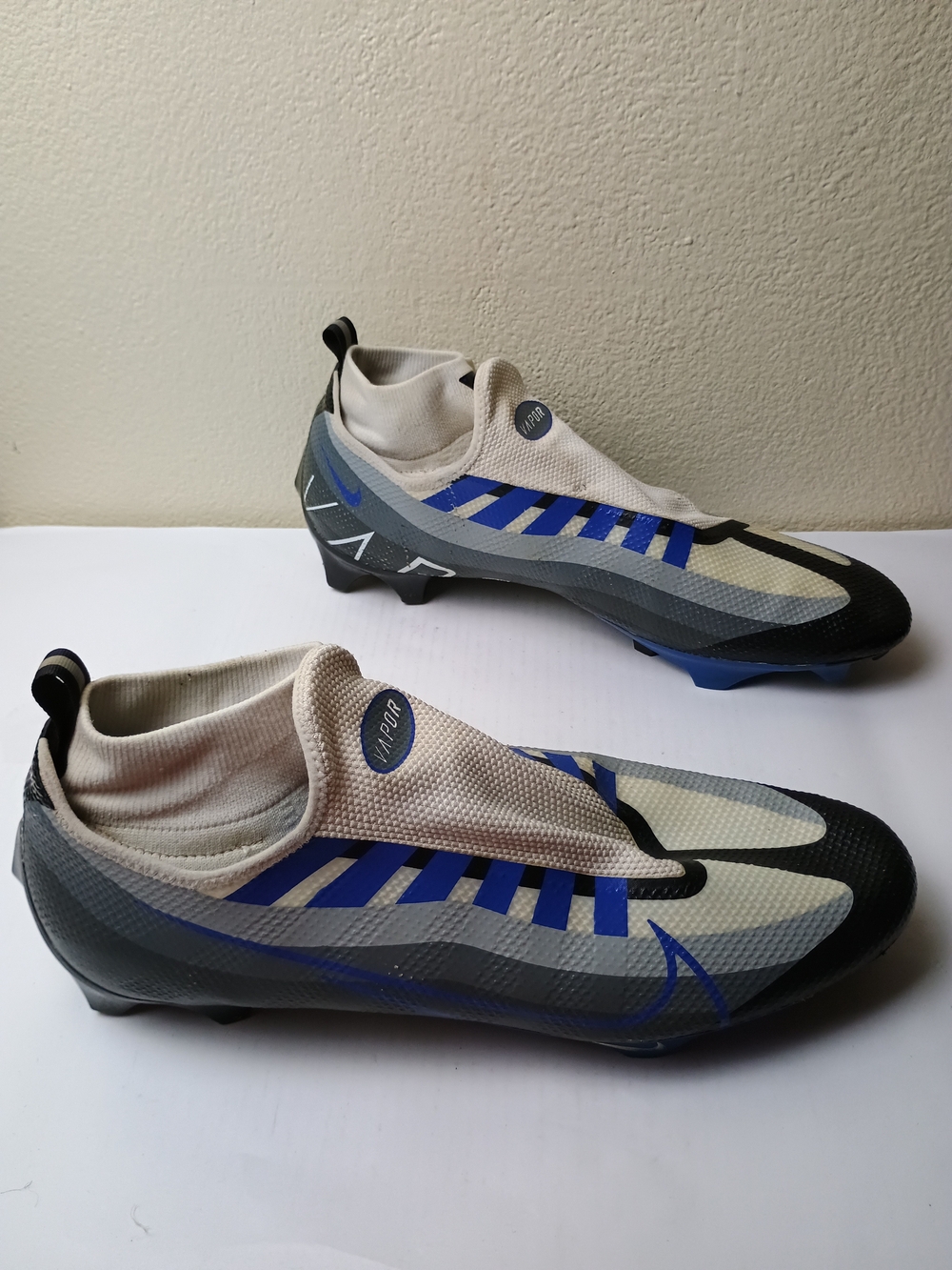 Nike Vapor Size 16 White and Blue Vapor Soccer Cleats